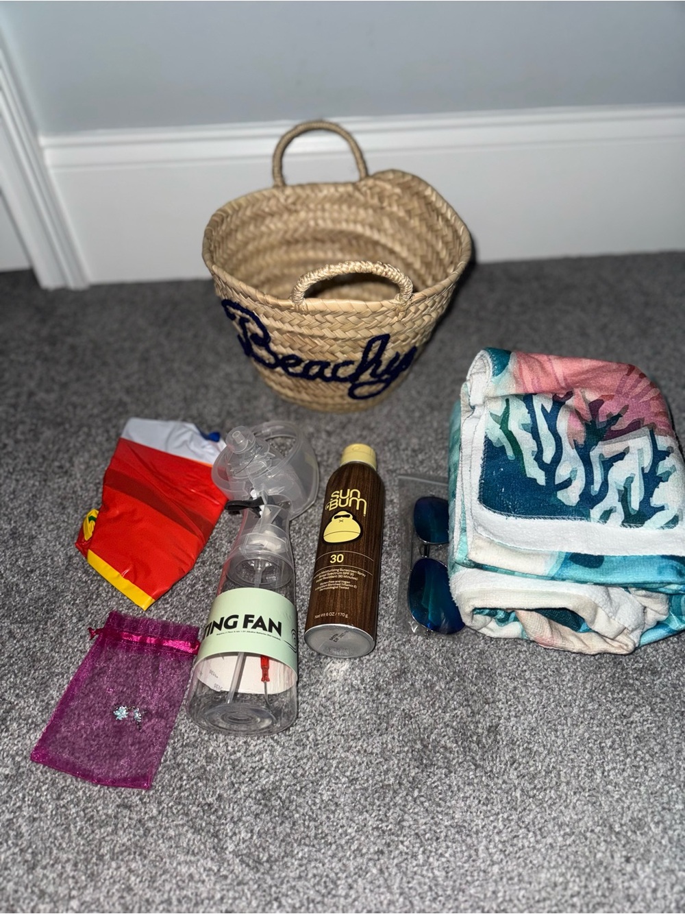BEACH PLEASE GIVVY!!! 🏖️ - Picture 2 of 3